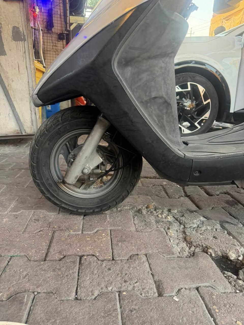 سلام عليكم
بريز للبيع دراجه جديده كفرات مكينتها خير من الله 
الدراجه 
الدرجه خير من الله نكره 
كلها بلاد 
مكينتها مملعوب بيها من اخذتها اني مكان الدراجه بغداد 
وتساب *********** اخون الدراجه 750 وبيها مجال حك الجيه

