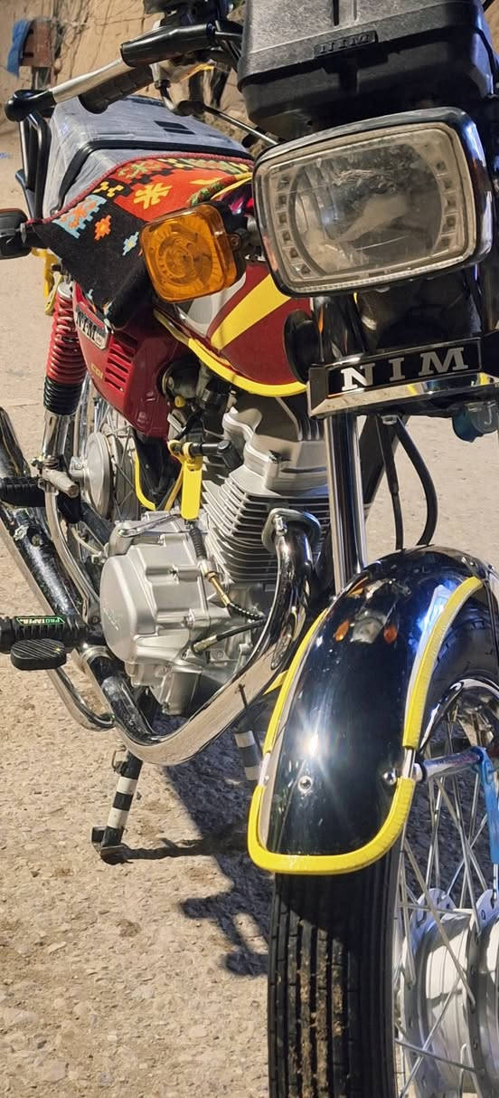 السلام عليكم للبيع دراجه نامه امتياز 2025 مابيهه اي نقص السعر 650 وبيهه مجال المكان ديالى بعقوبه ناحيه العباره  ‎***********
