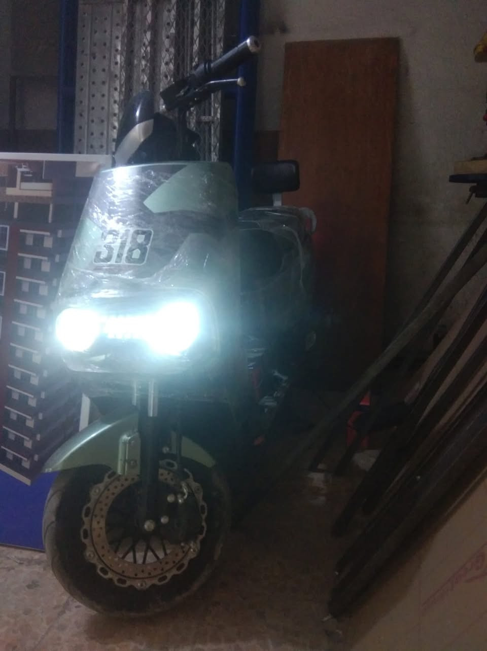 🚨🔥 فرصة للبيع – دراجة كهربائية بحالة ممتازة 🔥🚨

إذا تدور دراجة عملية، قوية وشكلها مميز… هاي فرصتك!

🔹 النوع: دراجة كهربائية حديثة (J18)
🔹 الحالة: نظيفة جداً وقريبة للجديدة
🔹 الإنارة: ليدات أمامية قوية + تصميم عصري ملفت
🔹 الفرامل: دسك أمامي قوي وثابت
🔹 البطارية: تتحمل استخدام يومي ممتاز
🔹 الأداء: سحب ممتاز وثبات عالي بالطريق
🔹 الاستخدام: مناسبة للشحن والتنقل داخل المدينة

💰 السعر: 400 دولار (بيه مجال بسيط)

📍 الموقع: النجف الأشرف – حي المكرمة – مكتب الرشيد

📞 للتواصل: ***********
