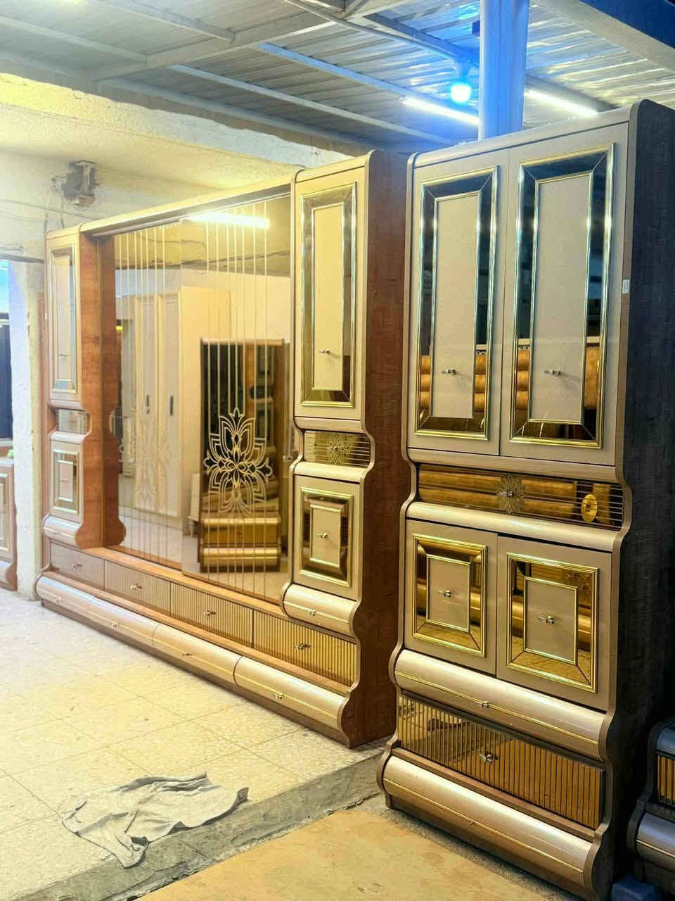 ✨ غرفة تركي  اصلي صبغ حراري  11 قطعة ✨
نظام سلايت وابواب بروفايل فاخر
سرير مخزن جك 
 ضهر بلوك
 جام برونزي 
 قماش وتر بروف أصلي
✨ نظافة 99/💯
شد ونقل مجاني داخل بغداد
توصيل للمحافظات بأسعار رمزية


**إذا كنت صاحب هذا الإعلان وتريد حذفه لأي سبب، رجاءا أرسل رسالة إلى الدعم الفني**