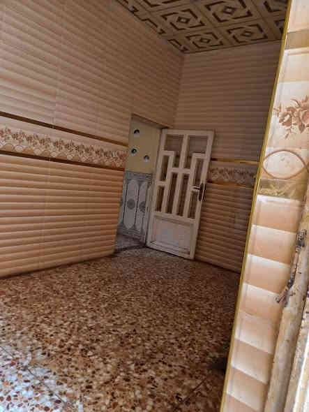 السلام عليكم عندي بيت للبيع طابو صرف مساحة 100 متر غرفة النوم مطبخ وصاله استقبال  حمام داخلي وخارجي تهويه واحده العنوان حي ميلاد حولي عامود رقم 1وره ملعب نجف شارع 30ثاني متوفر يمه مدارس مستوصف ومجاري ومي كهرباء رقم ***********
سعر 80 بي مجال
