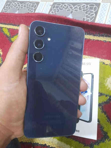 جهاز سامسونك كلكسي A55 5G 
مستخدم قليل 
ذاكرة 256 كيكا 
الذاكرة العشوائية 8 كيكا 
سعة البطارية 5000 ملي امبير 
الشاشة 120 فريم 
سعر الجهاز 325 الف بي مجال بسيط حك جية 
رقم الهاتف *********** 
مكاني بغداد العبيدي بغداد
