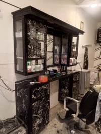 ميز حلاقة • للبيع