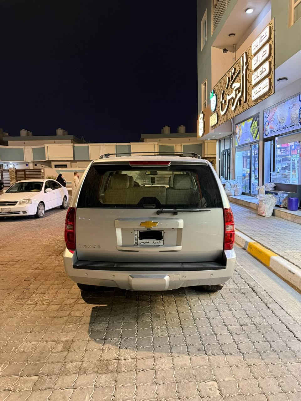 تاهو 2013 خليجي LT رقم بصره باسمي مكفول من الضربه فقط يوجد صبغ ارباع البيبان مع الجاملغ سبب الخياس بقيه السياره كفاله لا ضربه ولا بارد ولا صبغ   
مكينه وكير وتبريد وكهربائيات جاهزه وتخم تاير جديد  حداده جديده جامه اماميه جديده ما ناقصه اي شي غرفته نظيفه شاشه +مرايات كهربائيه  +ويل تاهو مديل 15 المرغوب 
السعر:240ورقه وبيه مجال *********** Singapore
