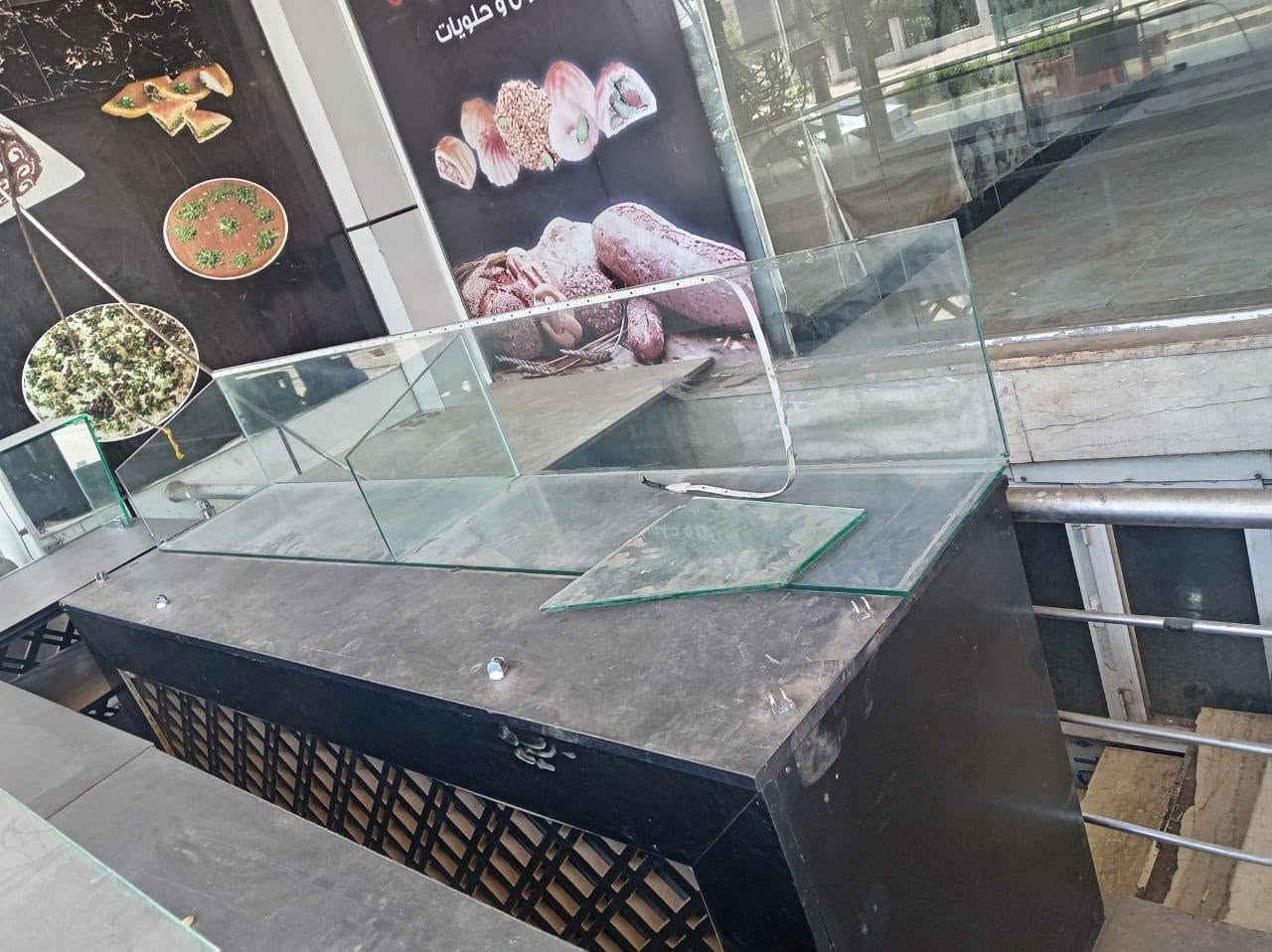 ستند عرض خشب للبيع عدد 3 مع طاولة كاشير السعر 200 دولار
تواصل ***********
