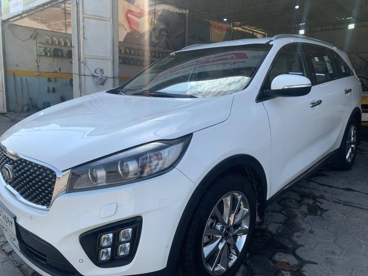 السلام عليكم
كيا سورنتو خليجي رقم أربيل سيارة على وضع الشركة على الارضيات مال الشركة 
موديل 2018
مواصفات 
4 سلندر 7 راكب
ماشية 140حقيقي قابل للزيادة 
بصمتين تشغيل 
كشنات جلد الأصلي
كشنات كهرباء 
بردات خلفيه اصليه 
مرئ شفط 
باب خلفي كهرباء
حساسات امامي وخلفي مع كامره 
داخل بيجي 
تبريد 3قطع 
تحكم ستيرن فول
يدات نيكل 
اشاير بلمرئ
لد خلفي وامامي 
لايت زنون عالي ناصي الاصلي
زراگ ماء للايت 
ويل كروم حجم 19
ارضيه مغلفه جلد اصلي كل السيارة 
كتلوكات الشركه بيهه وغراضها كله 
مكينه وكير وحداديه وتبريد
كفاله عامه بدون صبغ وتبديل وحته بارد فقط تكحيل  مقدار قليل   
سياره جديده مال جناي 
رقم اربيل باسم شركة
السعر ٢٢٠ وبيها مجال قليل 
***********
