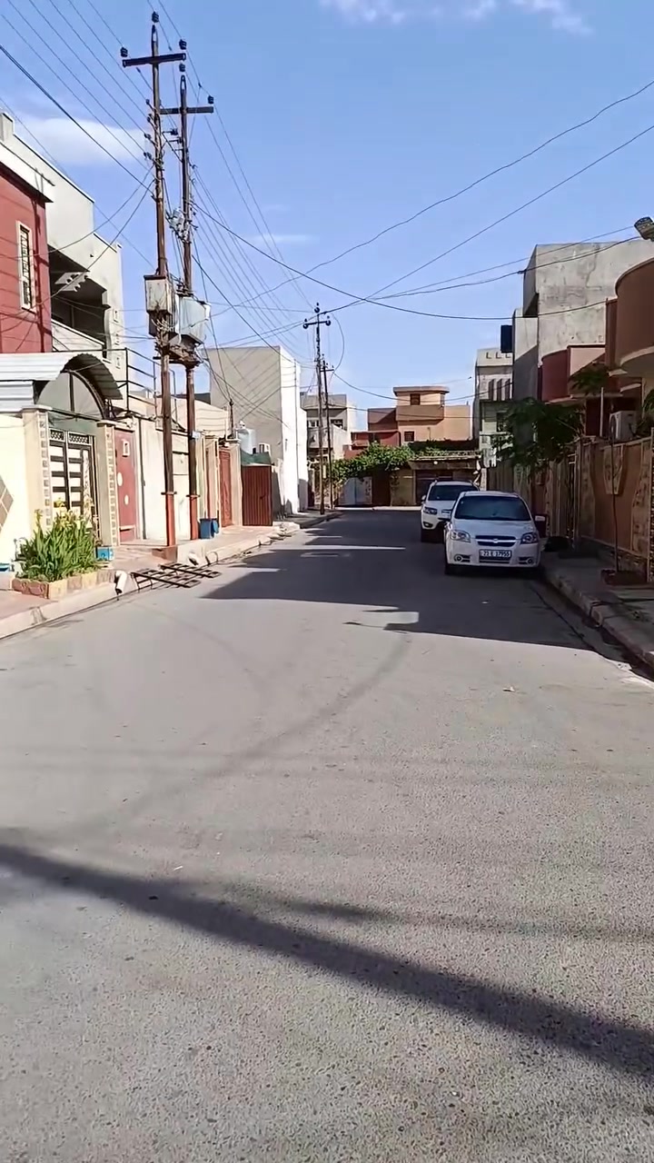 ​🏠 بيت للبيع في يارمجة الشرقية الأولى 🏠
يوجد بيت للبيع (طابق واحد) فارغ وجاهز للتسليم الفوري (تكدر تسكن بيه مباشرة)، سند رسمي.

​📍 الموقع:

​يارمجة الشرقية الأولى، قرب موقف الباصات بـ 100 متر (البيت مميز صاير على شارع T ومقابيله الشارع مفتوح).

​📐 المساحة:

​الواجهة 5 متر والعمق 20 متر الكلي 100 متر .

​🛋️ التفاصيل والخدمات:

​يتكون من: استقبال، مطبخ، هول، غرفة نوم، صحيات، وبيتونة.

​الأرضية بورسلين، السقف ثانوي، والسيراميك 120 سم.

​حائط الاستقبال مغلف بالبرميطي بالكامل.

​📞 للاستفسار والتواصل: [اكتب رقم الهاتف هنا]


**إذا كنت صاحب هذا الإعلان وتريد حذفه لأي سبب، رجاءا أرسل رسالة إلى الدعم الفني**