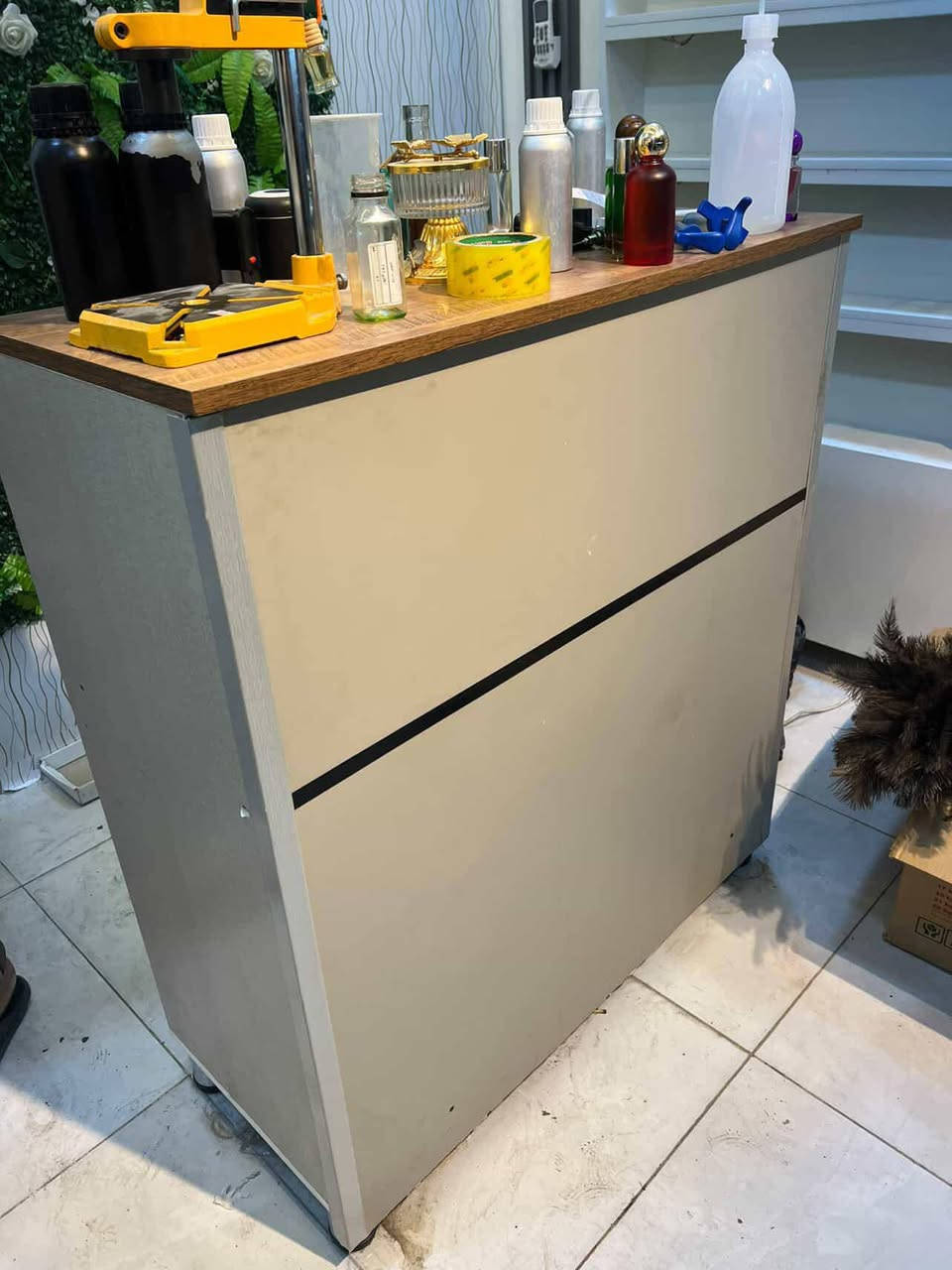 فاترينات مع ميز
السلام عليكم اخوان فاترينات عدد 5 و ميز عدد 2
الميز بي  تقسيمات بالاضافه الى جرارة دخل و يتحول الى جام وموجود الجام مالتهن
الفاترينات تفصال تركي اصلي وليس صيني استعمال قليل نضيفات مثل شوفة عينكم و مزروعلهن انارة مخفيه ايضاً 
اكرر و اعيد تفصال تركي اصلي وليس صيني
مكاني بغداد مدينة الصدر 
هذا رقمي اتصل واتساب او رصيد و بيك خير و تدلل
***********
