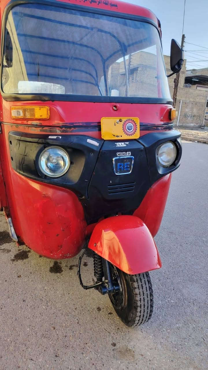 تكتك باجاج موديل 2018 شهر  4 مكينة 20  مكفولة اوراق ..بيها نقص بس الوصل تكتك مسويلها ادامة كامله من دبلات خلفيه وامامي.ودرايم شفتات جديد وقمچيات كلها جديدة مال كلچ وبريك وبانزين.تخم تاير جديد تكتك گبل للشارع مكانها بغداد الشعب سعرها 3500   وبيه مجال ***********
