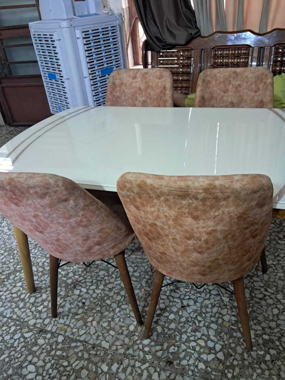 ميز طعام تركي اربع كراسي نظافه وثكيل سعره 175مكانه الشعله


**إذا كنت صاحب هذا الإعلان وتريد حذفه لأي سبب، رجاءا أرسل رسالة إلى الدعم الفني**