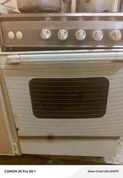 للبيع طباخ تركي اربع عيون شغاال مابي اي خلل بس الباب مال الفرن شويه تشكل و الصوبه با الكرتونه بعدها ممستخدمه عشر ايام فقد اريدهن ب 150 وبي مجال للشراي العنوان بعقوبه كاطون الرحمه قرب محطه أبو حيدر 
***********
