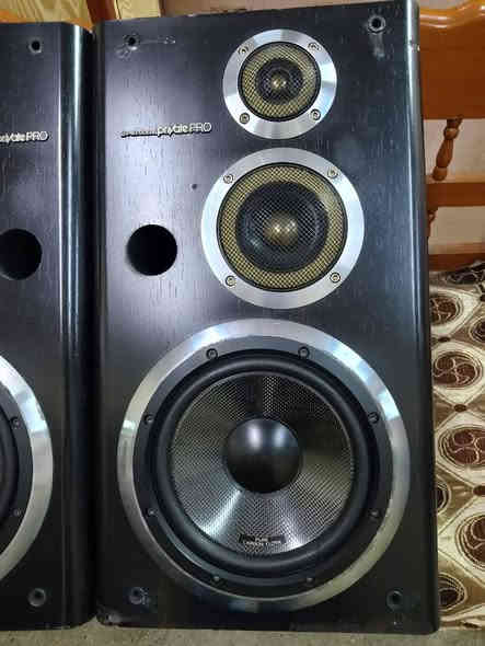 سماعات بيونير ياباني أصلي صناعة خاصة لليابان.. سماعات من أندر النوادر  موديل  Sx. 740 برو حجم ٩ انج جدد لوك نضافة 99% نقاوة صوت غير كل السماعات كوالتي فول فول  جدد لوك السعر مراسلة الصفحة أو اتصال خط أو  *********** واتساب .يوجد  توصيل
