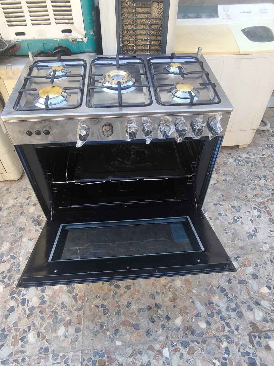 طباخ نضيف جدا نار زركة فرن شغال عازل حراري ضمان شهر كربلاء الشبانات واتساب *********** 
يوجد توصيل داخل كربلاء
