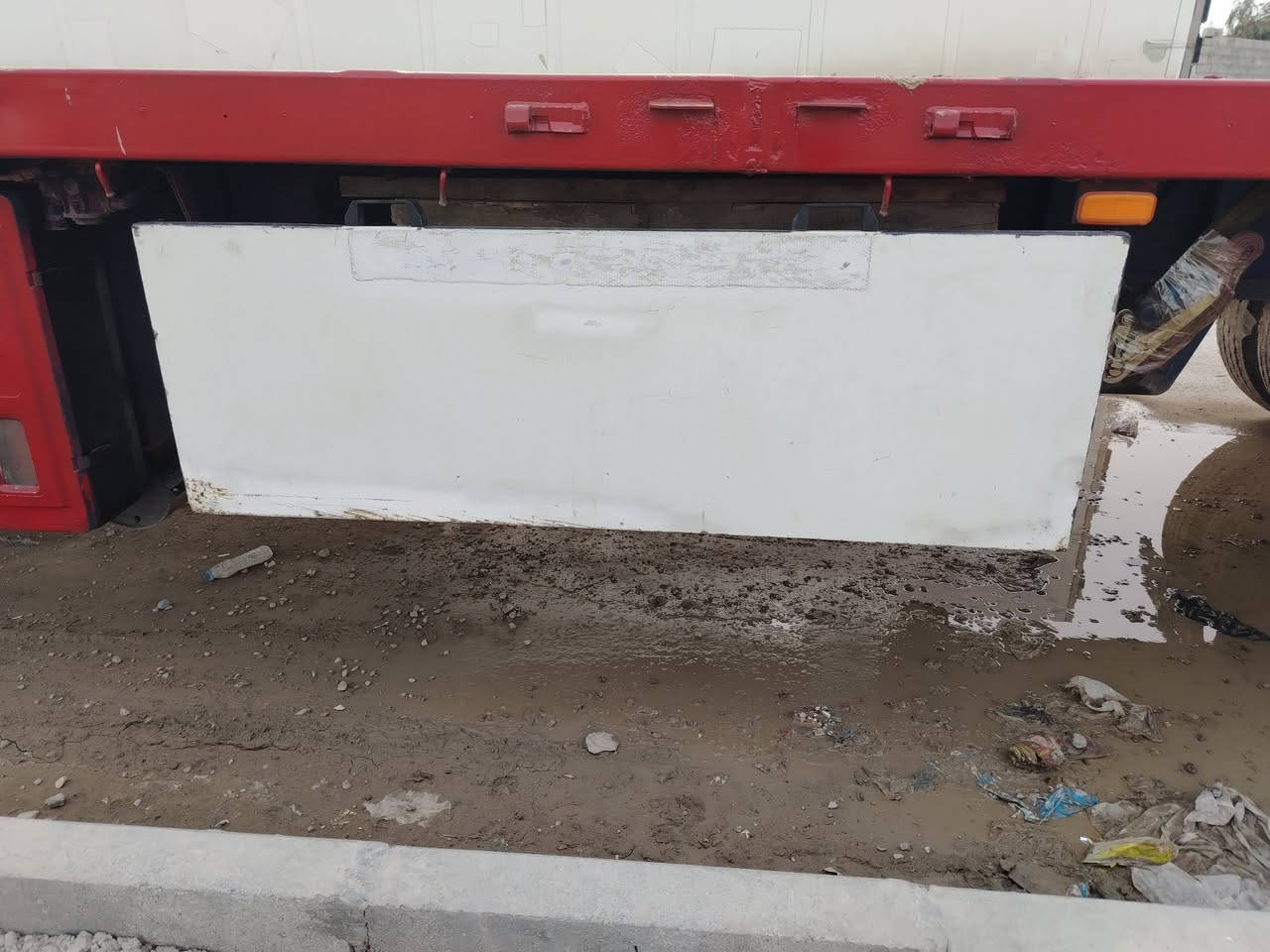 سلام عليكم عندي صندوك مال غراض صباين نضيف والله حيل نضيف سعر 350 أبيه مجال للشراي رجائن لحد يراسلني هاذه رقم ***********
