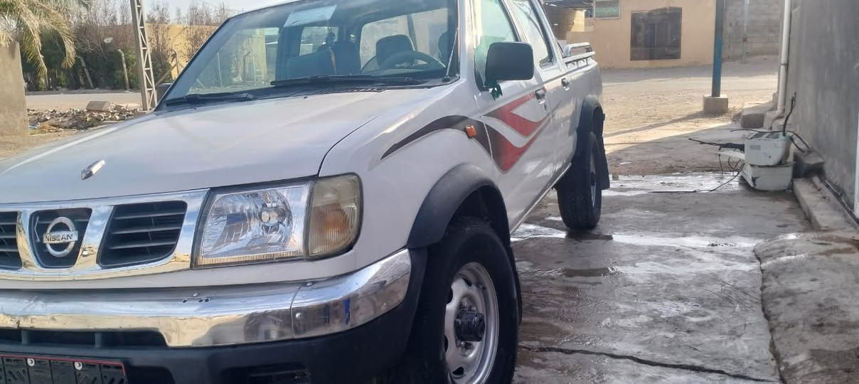 للبيع بيكم نيسان فورويل محرك كاز مكان واسط مكلف بلنشر ***********
