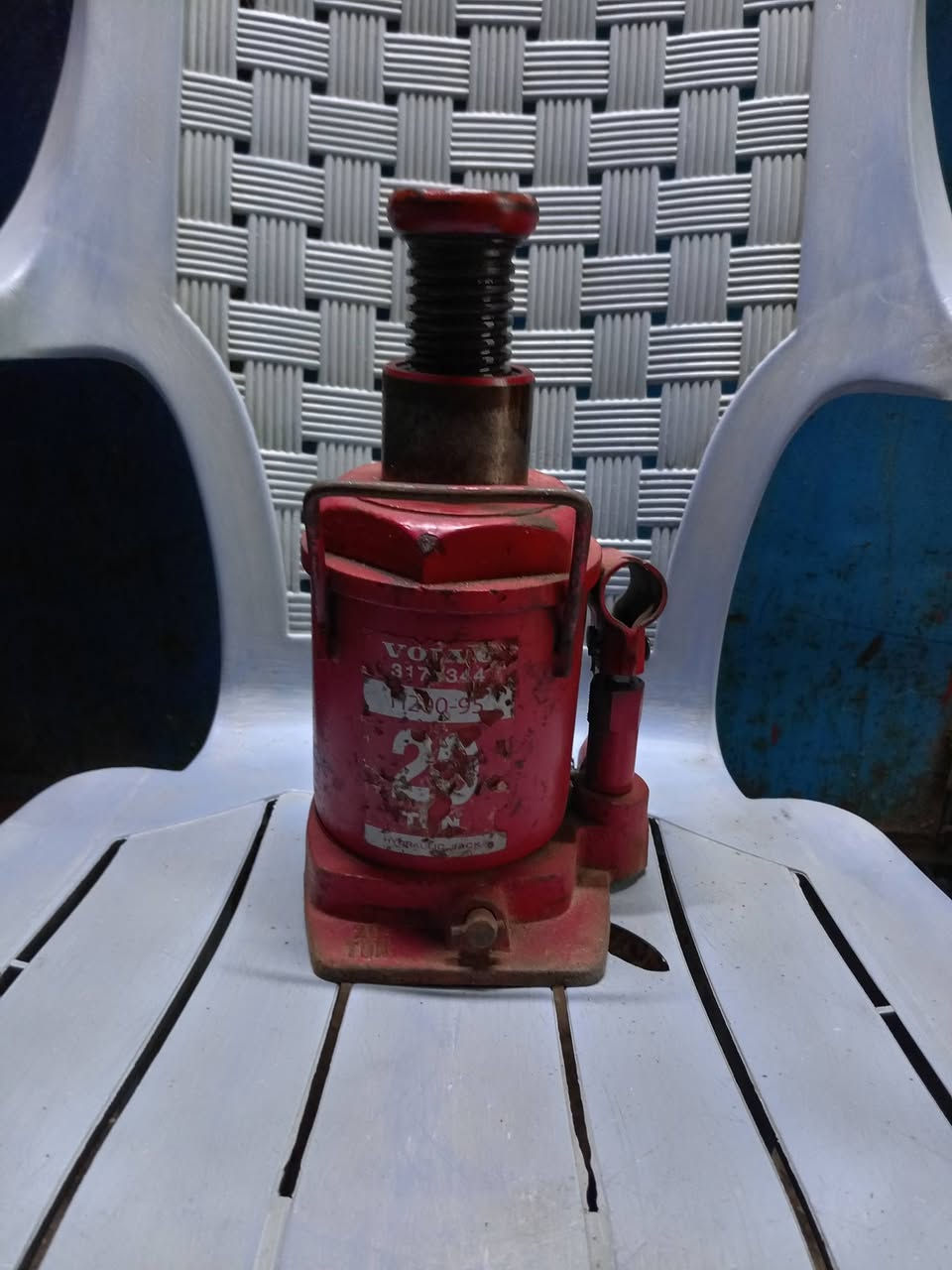 جك 20طن لوكر حديد نضيف
للبيع الديوانيه ***********
***********
