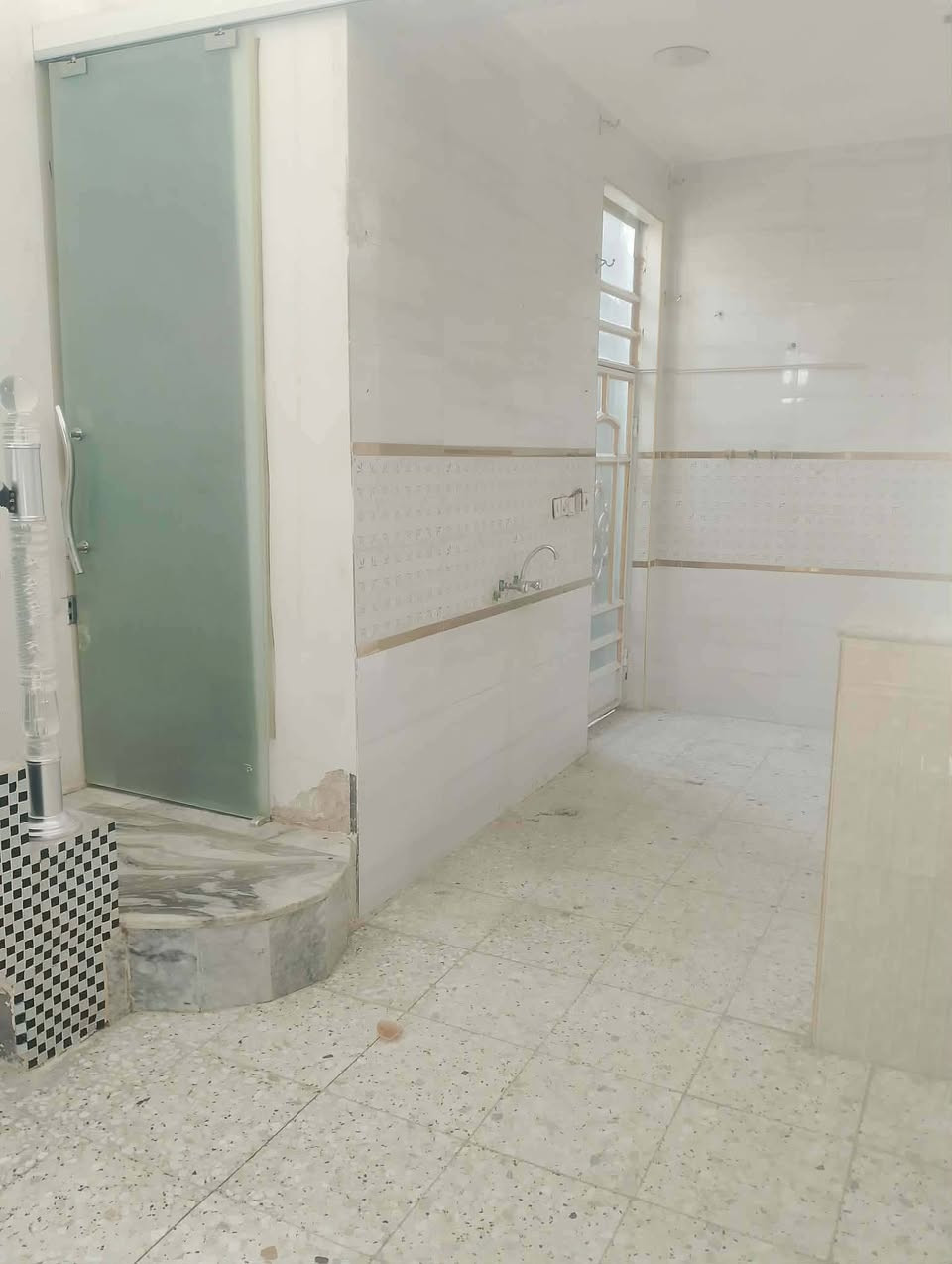 للبيع دار ١٠٠ متر طابو زراعي الشارع الاول  قطع هيثم الجبوري  في ابي غرق بناء حديث واجهه ٥ متر للاستفسار الاتصال *********** مكتب الضاحية للعقار
