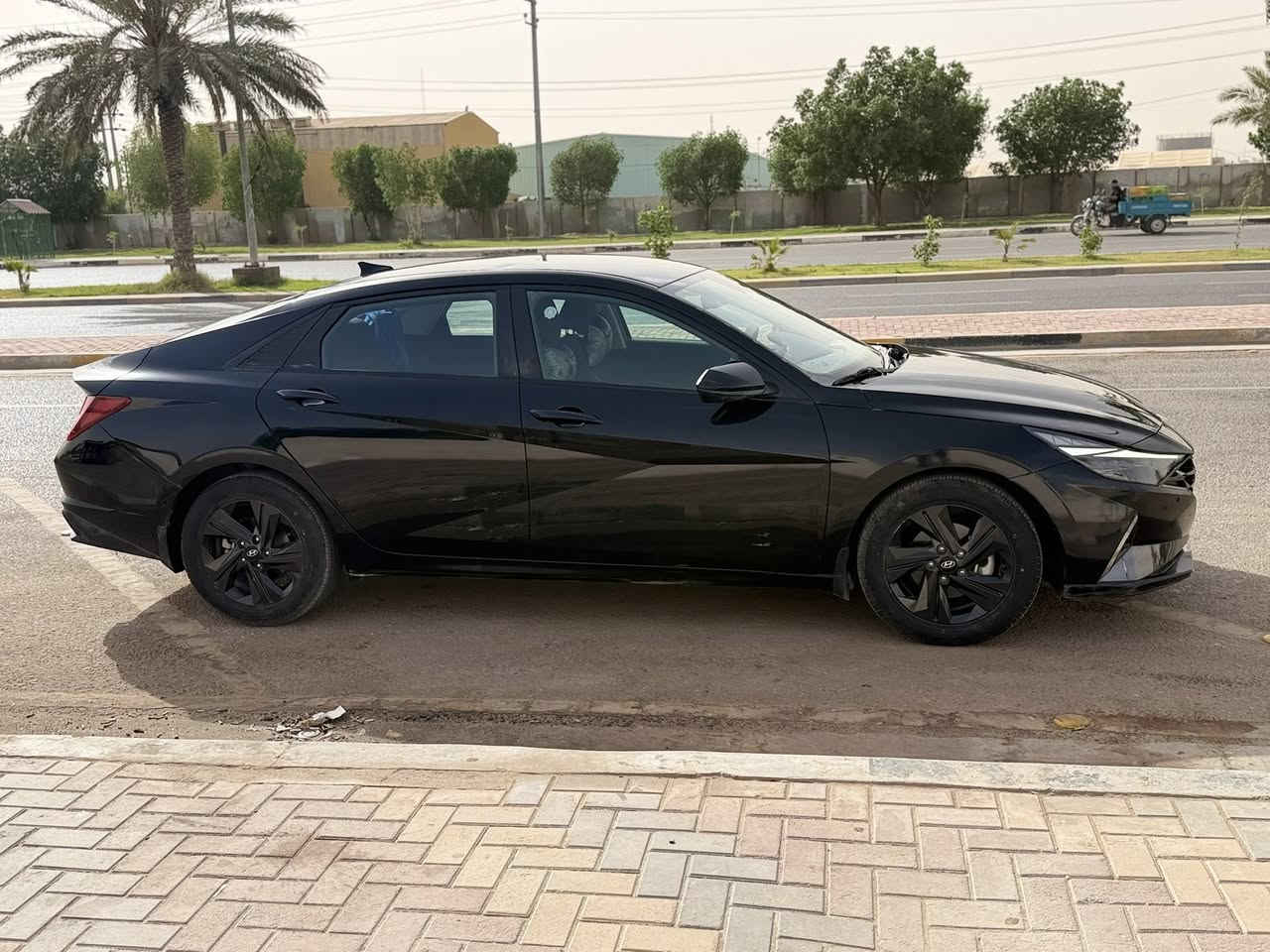 النترا 2023 للبيع 
وارد امريكي حادثها جاملغ وبنيد 
محرك 2000 دوش كير مكينه على وضع الشركه وتخم تاير جديد 
مواصفات ( بصمه / بصمة ابواب /تشغيل عن بعد / رادار  امامي وجانبي/ تحديد مسار / شاشه جبيره / 3 انضمه قياده ) 
رقم بغداد باسمي تحويل مباشر
مكاني كربلاء 
السعر : 145 قابل للتفاوض 
للاستفسار :- ***********
