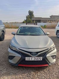 كامري 20 هايبرد مصبوغه عام مثل ما وضح بل صور السياره بيها جراد وطخه بل...