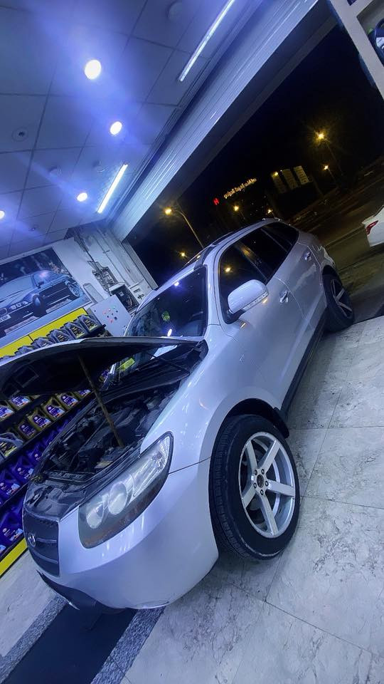 السلام عليكم
سنتافي 2009 دخول جديد فول مواصفات واحد ع واحد سبعه راكب  سياره حيل جديده ترايك 200 وين ماتريد متومه طبق الاصل رقم إنكليزي وسنويه بيه حصه كاز بكل المحافظات عليه ادامه كامله دهن كير مكينه فلاتر دهن باور مكينه 6 سوبر طلقه 
ً
مواصفات 

فتحه سقف طكتين
ً
كشنات جلد تبريد تدفئه بالكشن 

تبريد قطعتين 

تحكم جهتين سستم سماعات زائد مضخم

حساسات خلفيه 

ويل رياضي اصلي زائد تخم 

حداديه طوبه

مكانه بصره 

سعر 52 بيهه مجال 

***********
