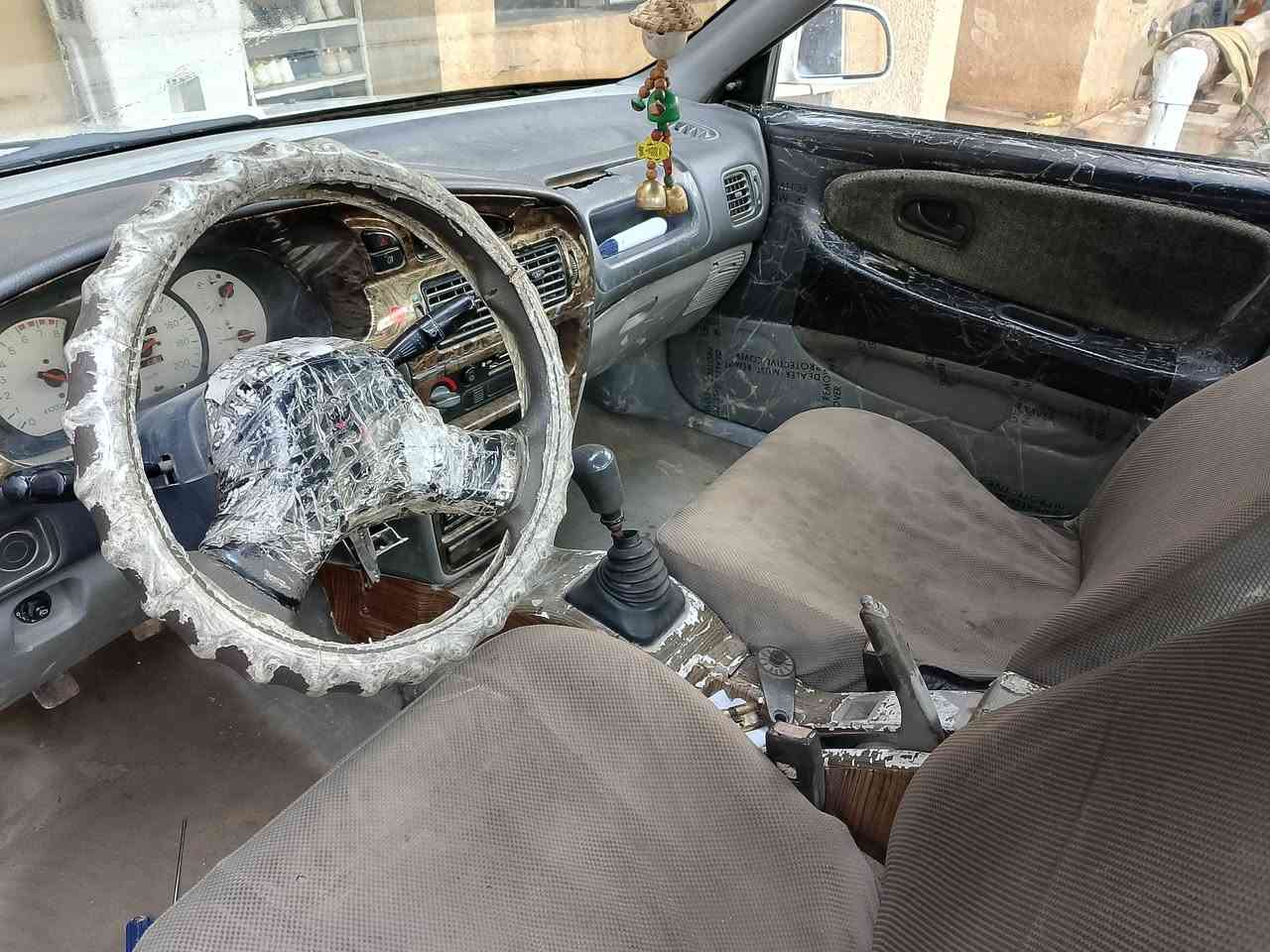 ويره ٢٠٠٢بسمي سنويه ٢٨حره لسياره نضيفه وحلوه تبريد شغال كهربائيات كله شغاله يرادله حداديه خلفيه مابيه صبغ بس لجاملغ لواضح بالصوره ممصبوغ بس مصلح بارد وبيه ضربه بالباب لخلفي ممصلحه تريد صلحه تريد تبدل باب يرادله ترتيب بصيط كير محرك خير من الله رايده ب٤٠وبيه مجال حق الجيه مكاني بغداد ابو غريب هذا رقمي وتس اب***********
