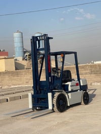 رافعة شوكية للبيع 07701685204