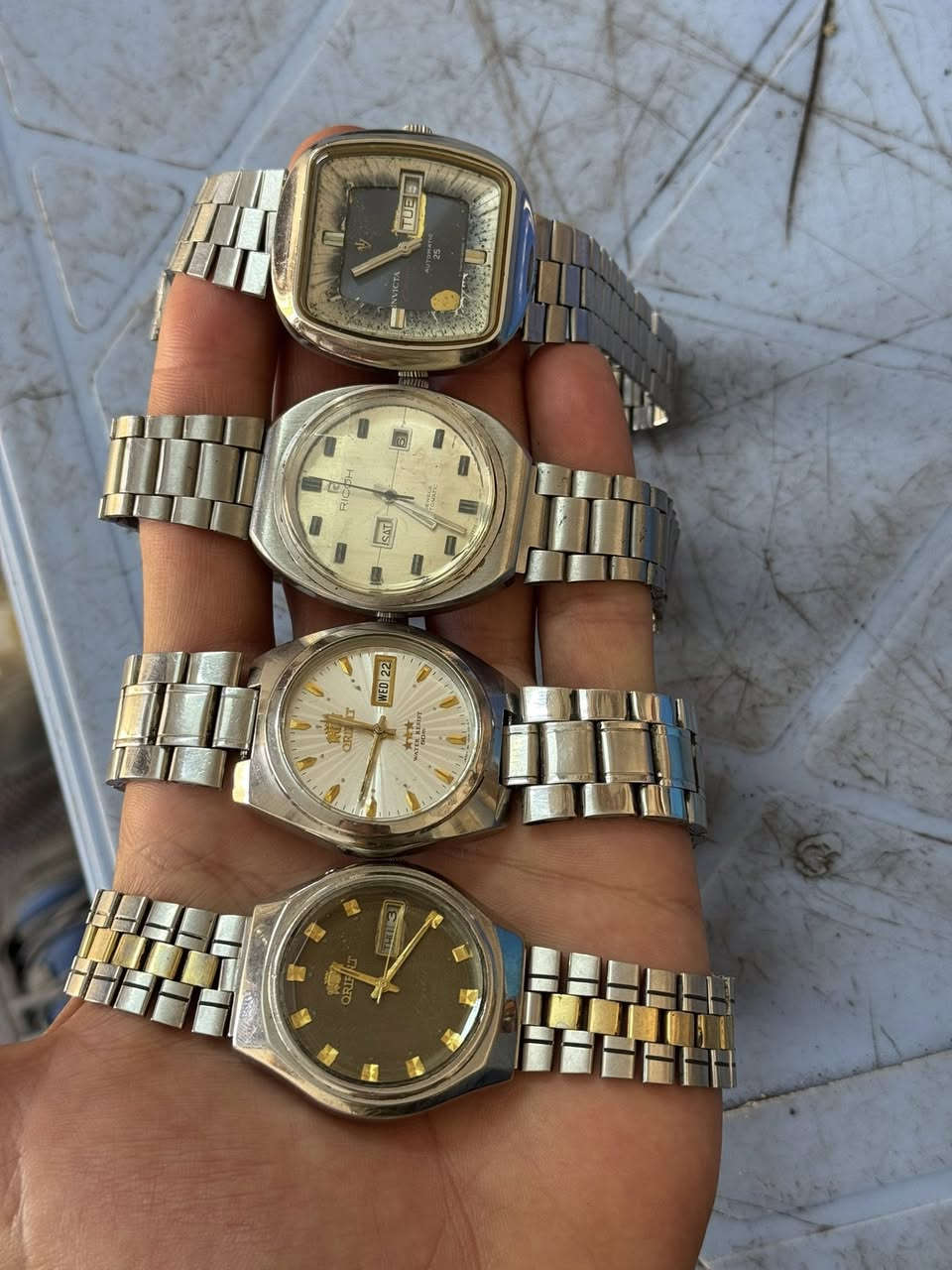 مجموعة ساعات اتوماتيك للبيع
سيكو فايف 
اورينت 
ريكور 
انفكتا 
عدد الساعات 7قطع
كلهم شغالين خالين من اي عيب
سعر القطعة 38 الف
يوجد توصيل لجميع المحافظات 
***********
