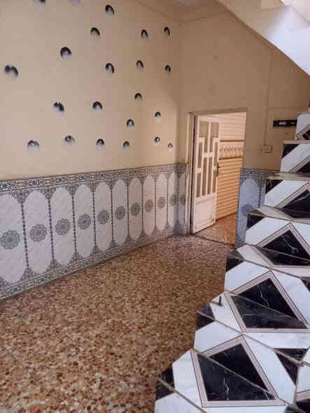 السلام عليكم عندي بيت للبيع طابو صرف مساحة 100 متر غرفة النوم مطبخ وصاله استقبال  حمام داخلي وخارجي تهويه واحده العنوان حي ميلاد حولي عامود رقم 1وره ملعب نجف شارع 30ثاني متوفر يمه مدارس مستوصف ومجاري ومي كهرباء رقم ***********
سعر 80 بي مجال
