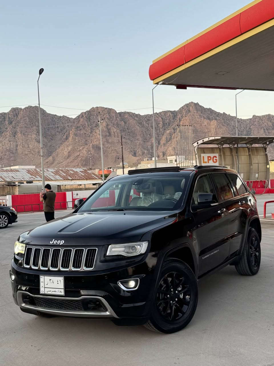 جێب لاریدۆ ٢٠١٥  بڕاوەی دوبەی بێ دەعمو لێدراو  مواسەفات پانۆڕاما ناو زەرد دەبڵ اكسل ئۆتۆ كوشن جڵدو ساردو گەرم ڕەشی قەتران شاشەو كامێرە ئاوێنە كارەبای ئەیبی ئێس سندوق شەفت لایت لیدو ئۆتۆ سەیارەكە زۆر جوانەو خاوێنە نمونەیە لە جوانی گێڕو مەكینەی بەشەرت چوار تایەی تازەیە كۆدی بۆ كراوە سعری ٩٥ گەڵا كەمێك معامەلەی تێدایە شوێن ڕانیە 
*********** __ *********** رانية, السليمانية
