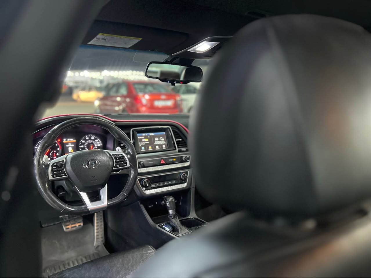 سوناتا 2019 امريكي سبورت فول مواصفات
بانوراما +قطعتين تبريد + جلد+ شفتات ستيرن+شاشة كبيره 
حادثها في امريكا ( جاملغ ايمن و ربع بنيد) 
مكان السياره ( النجف الاشرف) 
***********

السعر = 126$ وبيها مجال النجف, العراق
