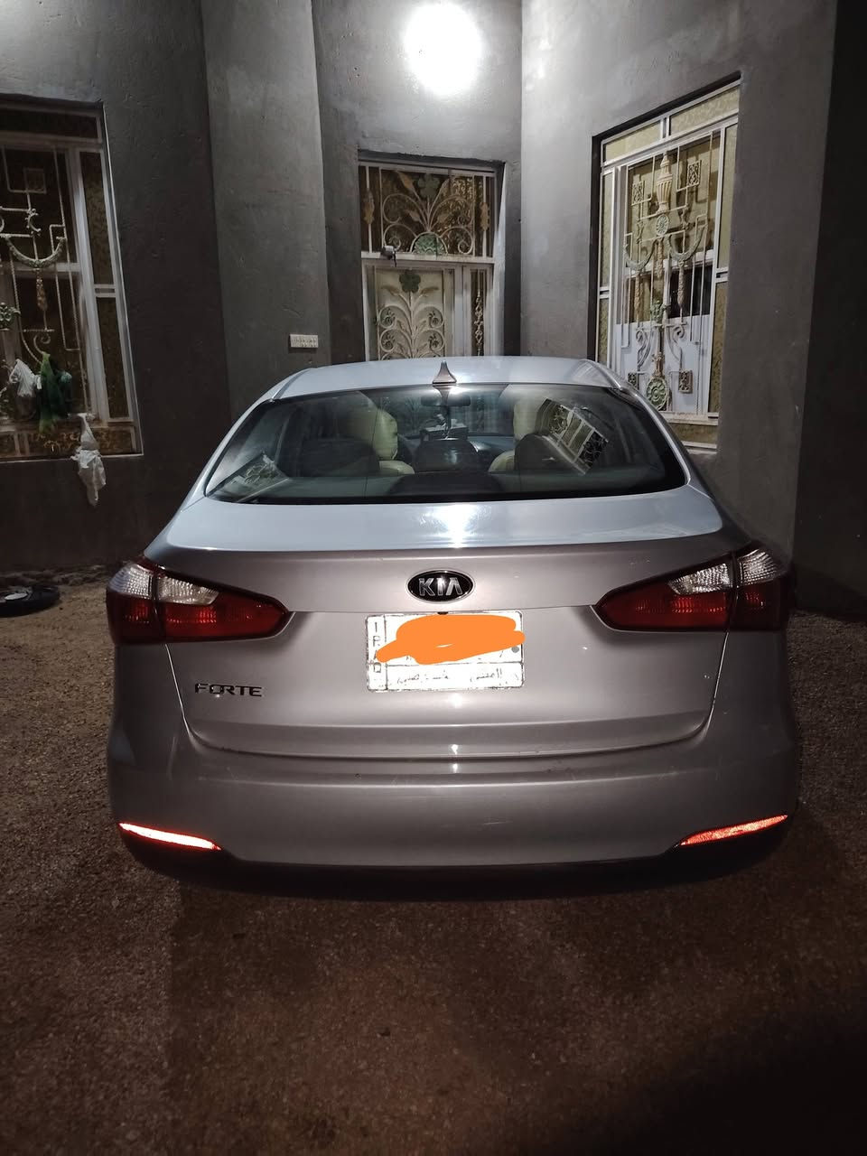 السلام عليكم اخوان سياره فورتي 2016 حره رقم مثنى بسمي السياره جديده كلش ماشيه 144 محرك 2000 دوش كير محرك تخم تاير تبريد سياره ما ناقصه شي السياره شاشه ايباد بيع او مروس السعر ١١٨ وبيه مجال مكان السماوه ***********
