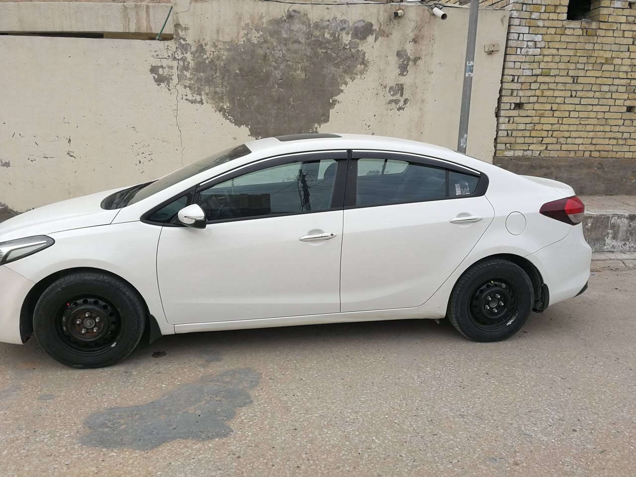 السلام عليكم
كيه سيراتو ٢٠١٨ بيها نص البيبان صبغ صوب العبري سياره نضيفة كير ومكينه وحداديه وتخم تاير تبريد ثلج
فتحه مري شفط فول عده البصمه مكينه ٢٠٠٠ دوش
رقمها دولي جديد
مكان السيارة النجف الاشرف السعر ١٤٠ وبيها مجال قليل
الاتصال على الرقم ***********
