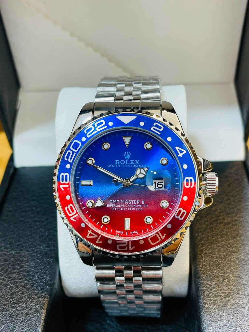 ساعة روليكـس-ROLEX ✅
GMT تصيم البيبـسي   

- مينا ازرق احمر متدرج 
- مكينة كوارتز 
- سير ستانلس ستيل 
- منفذ تاريخ شهري 
- رينك دوار دولي 
- مقاس 40mm
- دبل قفل ، 4 عقارب لامينوس
- مقاومة للماء
- الوزن 129 غرام 
- مختمة من كل مكان 

السعر : 25 ألف فقط


**إذا كنت صاحب هذا الإعلان وتريد حذفه لأي سبب، رجاءا أرسل رسالة إلى الدعم الفني**