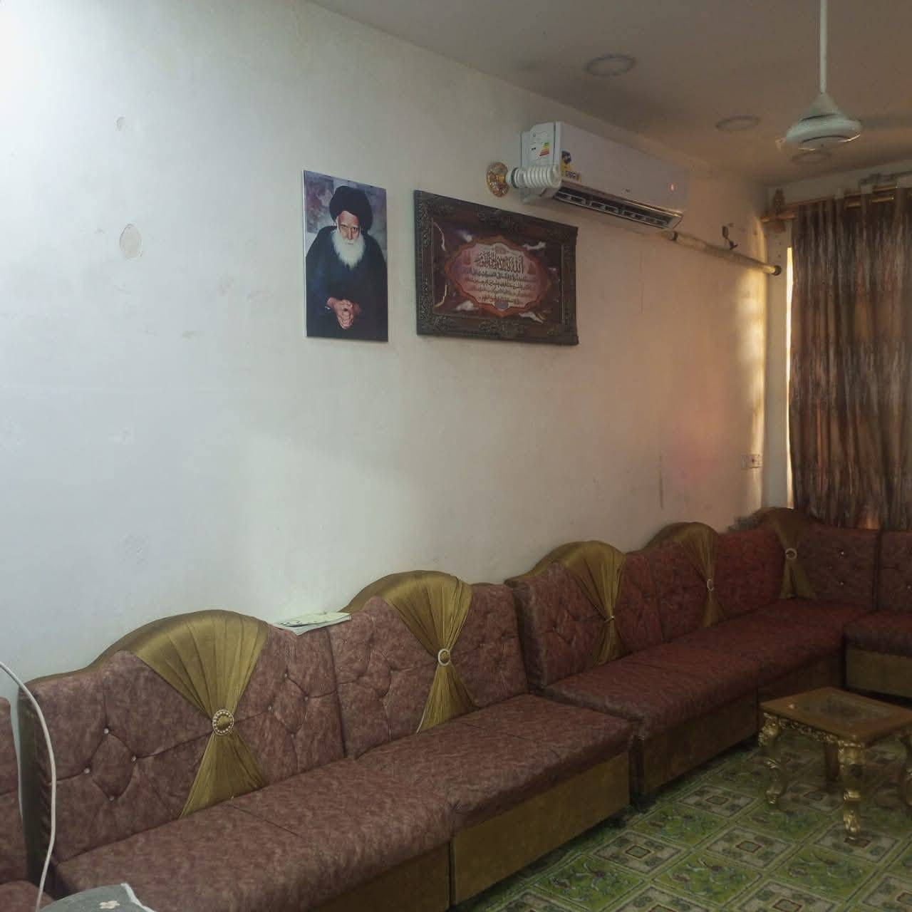 السلام عليكم دار لبيع المساحه 125 طابو صرف 
الموقع العبيدي الرئاسه شارع عشرين المربع لي مقابل افران المصطفئ  بيت طابقين الطابق الاول كامل ولطابق لثاني نقص بيه ارضيه وكهربايات وبياض السعر165 وبيه مجال المعلومات أكثر اتصل علئ الرقم *********** بيه وتساب
