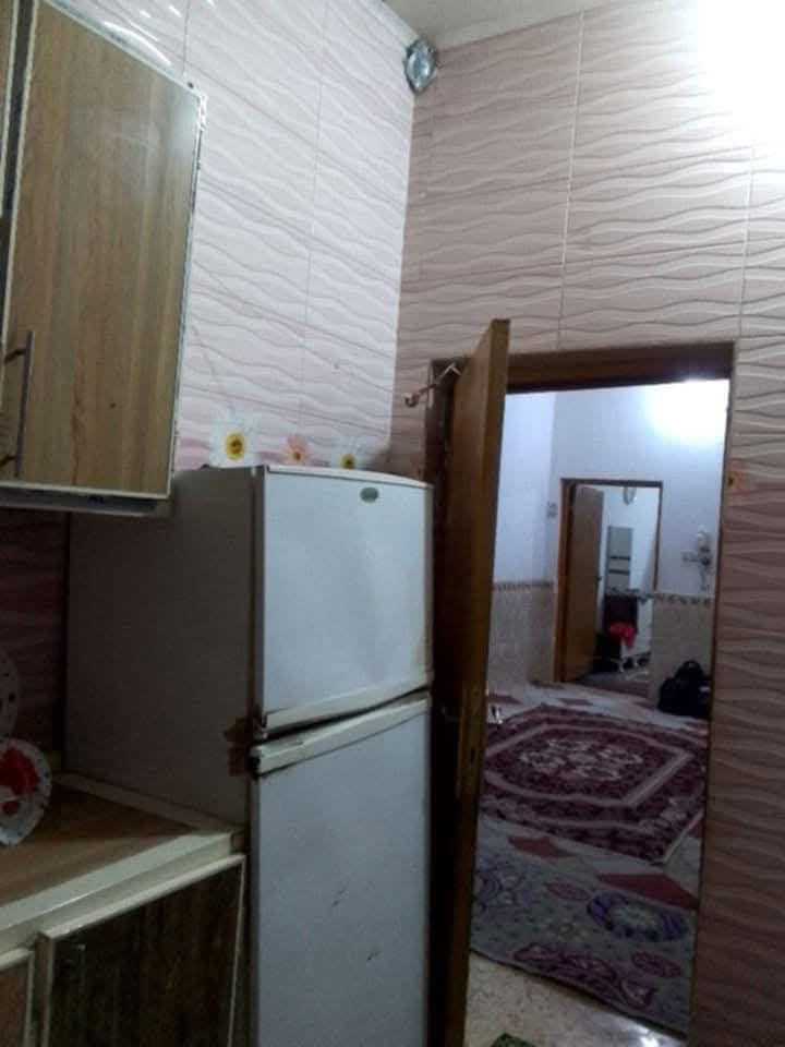 بيت 100م طابق ونص لبيع حي النداء خلف شارع 60بلظبط قرب شارع المكاتب موقف الكيات سقف صب بناء نظيف ما ال جناي  
واتساب ***********
