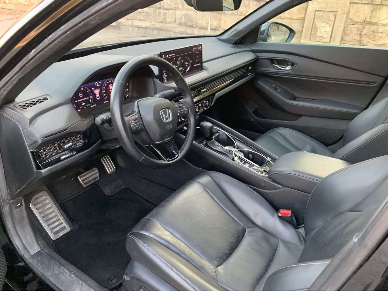 هوندا اكورد موديل 2024 
مواصفات hybrid sport L
Black edition 
فتحة 
كشنات جلد هيتر و خزن 
رادار امامي جانبي
محافظة على المسار 
سيارة بدون حادث بدون دواخل  
مصبوغ عام على شخوط 
سيارة كل شي بشرط 
مرقم اربيل جاهز 
سعر 163 و مجال
*********** أربيل, العراق
