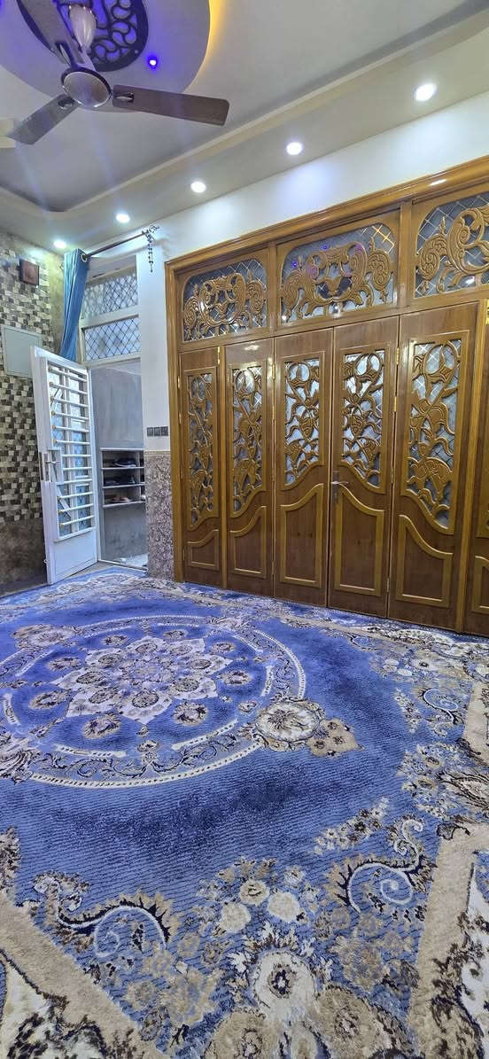 السلام عليكم
دار للبيع 100م  حي الجزيزه بالطاقة 
البناء فول واحد على واحد الطابق الأول غرفة نوم + صالة + مطبخ + استقبال + حمامات داخلي وخارجي 
الطابق الثاني هيكل غرفتين نوم + صاله + حمام الله شاهد بناء مال جناي للأستفسار ***********
