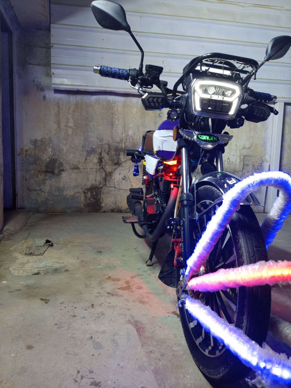 السلام عليكم دراجه للبيع موديل 25محرك 200دراجه كدامه نضافه وترتيب اي نقص مابيها الدراجه ما مسجله بيها اوراق اثنين وصل شراء وصل مواصفات الدراجه قفلت عندي 130 السعر 950 وبيها مجال ه̷̷َـَْـُذآ رقمي ***********متواجد 24ساعه
