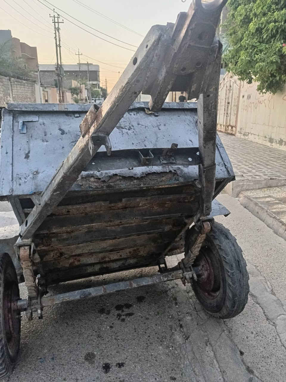 السلام عليكم
من رخصة الادمن
مقطور للبيع 
السعر400الف
العنوان موصل حي البكر خلف جامع البديع ☎️‍***********
