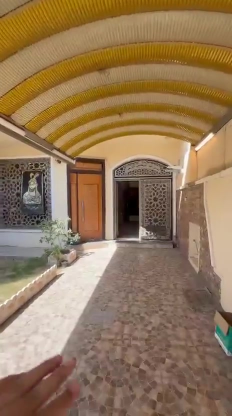 دار للبيع المنصور البيجية الجديده

المساحة 175
واجهة 7
نزال 25

ثلاث طوابق ونص

يحتوي على كراج حديقة
صاله كبيره

خمس غرف نوم
استفسار مراجعة ممكتب قصر الإبداع للعقار
قرب تمثال ابو جعفر المنصور
مجاور عطور المنصور المركزة
الاتصال على ارقام تالية
***********
***********
