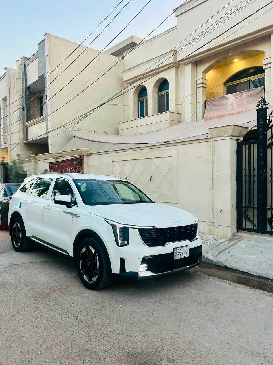 السعر ٢٧٣ ورقه
السلام عليكم للبيع سورنتو ٢٠٢٤ السياره ضمان الدولي ٥ سنوات أو ١٠٠ الف كيلو  السياره جديده أخت الزيرو ماشيه اربعينات مكفوله من الصبغ ولبارد ولتبديل ولحار بيه ملاحضات بسيطه مواصفات السياره  كير ماوس كشنات السياره كله كهرباء حساسات اماميه وخلفيه تشغيل عن بعد 7راكب لدات ٦٤ لون ترحيب لد ٣ قطع تبريد بردات خلفيه بلاديه بصمه ويل ١٩ جام اوتو رقم بغداد نكليزي وبعد بيه وهواي مواصفات مكاني بغداد الرصاافه السعر ٢٧٣ وبيه مجال بصيط الهاتف ***********
