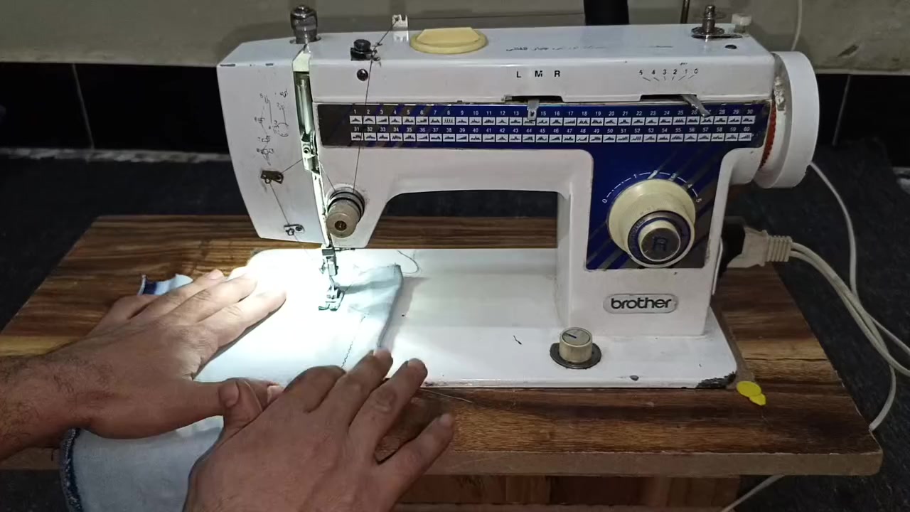 السلام عليكم مكينه خياطه نوع برذر خياطه عدل و زكزاك سعر ٨٥  بيه ميز صغير 
*********** ه
