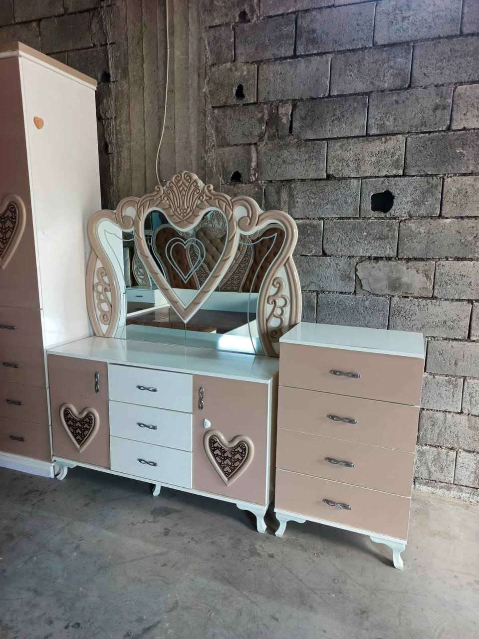 غرفة نوم تركي اخو الجديد 8قطع نضيفه كلش سعرها 450 عنوان كركوك متوفر توصيل 
رقم مبايل/*********** كركوك, العراق
