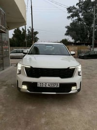 للبيع سورنتو موديل 2025 رقم بغداد بأسمي  E على وظع الشركه ضمان 5سنوات ...