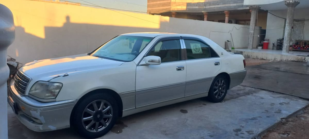 سلام عليكم سياره جنون للبيع
حداد تبريد سياره جاهز بيه كص بس الوجه مال جاملغ او جاملغ المامي صفحت سايق مبدل تخم تاير لايت زنون اربع دكم برده خلفيه مكينه ديفور الكبير رقم بصره سعر 120او بيه مجال 
مكان البصره زبير *********** مكلف بل نشر
