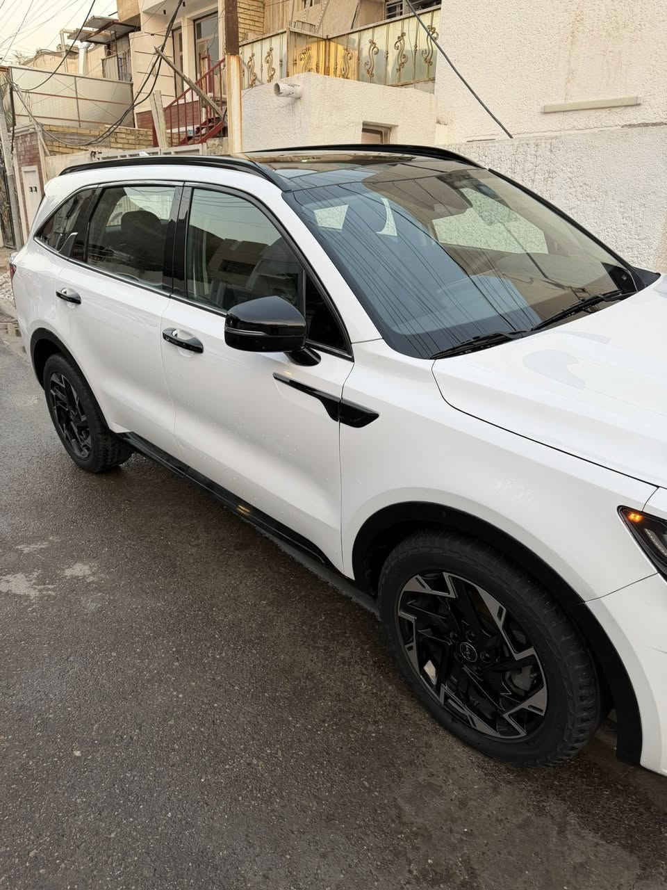 سلام عليكم سورنتو 2022 وراد أمريكي بيها جاملغ وباب صفحة اليمنة وتكحيل بالبنيد كما موضح بالصور والسونار ماشية 91Km سبعة راكب أربعة سلندر فول مواصفات كاملة للأخير السعر 210$وبيها مجال 
العنوان :بغداد/ الغزالية شارع المشجر 
للاستفسار الهاتف:***********
