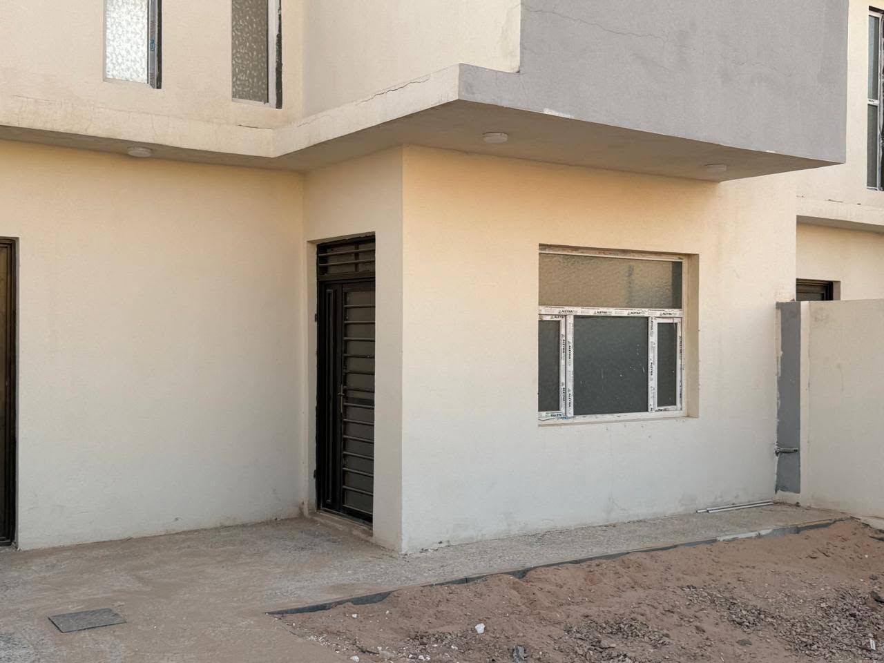"دار للبيع" 200 متر 
 📍 الموقع:  مجمع أبو تراب السكني – بداية المرحلة الثانية 
       جاهز للسكن- تسليم مفتاح 
   #تفاصيلـ  دار 
🏢  نوع العقار:  دار طابق واحد بناء طابوق وصب رفت
 📐 المساحة:   200 م² شارع 12
🛏 عدد الغرف: غرفتين وصالة عرضية واستقبال ومطبخ ومناور2
🚗 مواقف سيارات: متوفر مع حديقة خارجية 
💰 البيع نقد بسعر مناسب/ للاستفسار علق بتم تصلك التفاصيل 
📑  الأوراق القانونية: سندات 
📞 للتواصل والاستفسار:
   مكتب دار العقار للاستثمار العقاري
📱  *********** - ***********
📍  النجف الأشرف – مجمع أبو تراب – شارع المكاتب
  #عقارات #دار #منازل #مجمعات #دور #مكاتب
