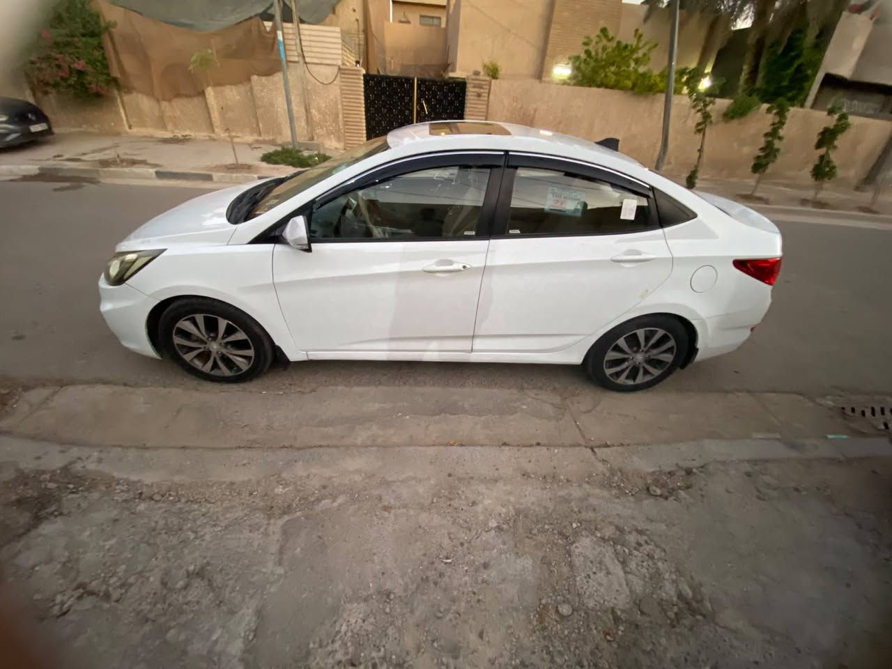 السلام عليكم للبيع اكسنت موديل 15 بلو خليجي محرك 1600 دوش  السياره مكفوله كفاله عامه فول مواصفات فتحه تحكم استيرن 5 ويل كب اشاير بل مري محرك كير تبريد مكفولات تخم تاير جديد بسمي تحويل مباشر مكاني بغداد حي العامل السعر 94 بيه مجال الاتصال *********** بغداد, العراق
