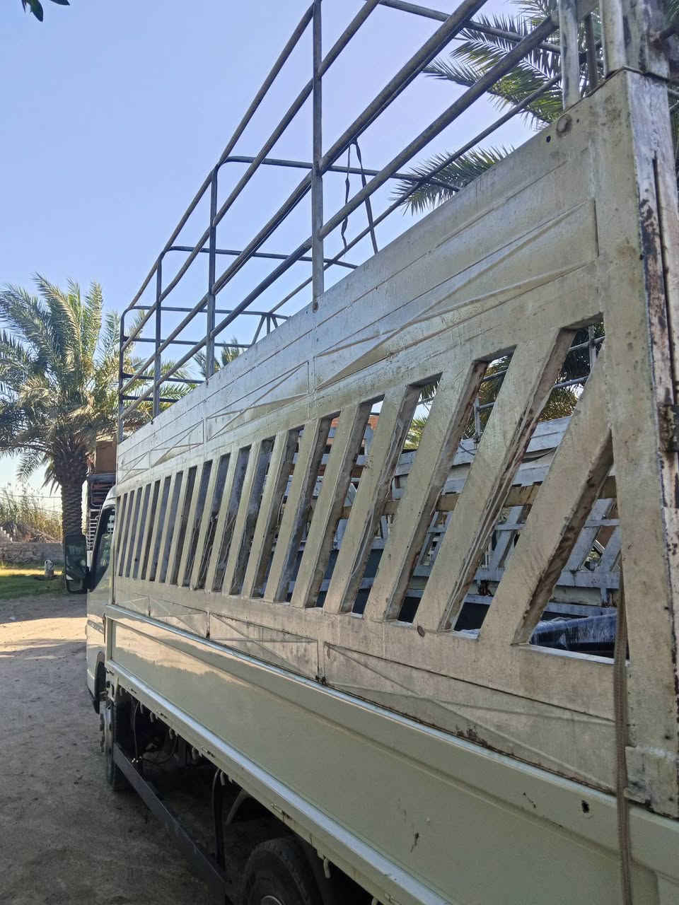 محجر وسقيفه للبيع نضيفات السعر 700 وبيهن مجال ***********
