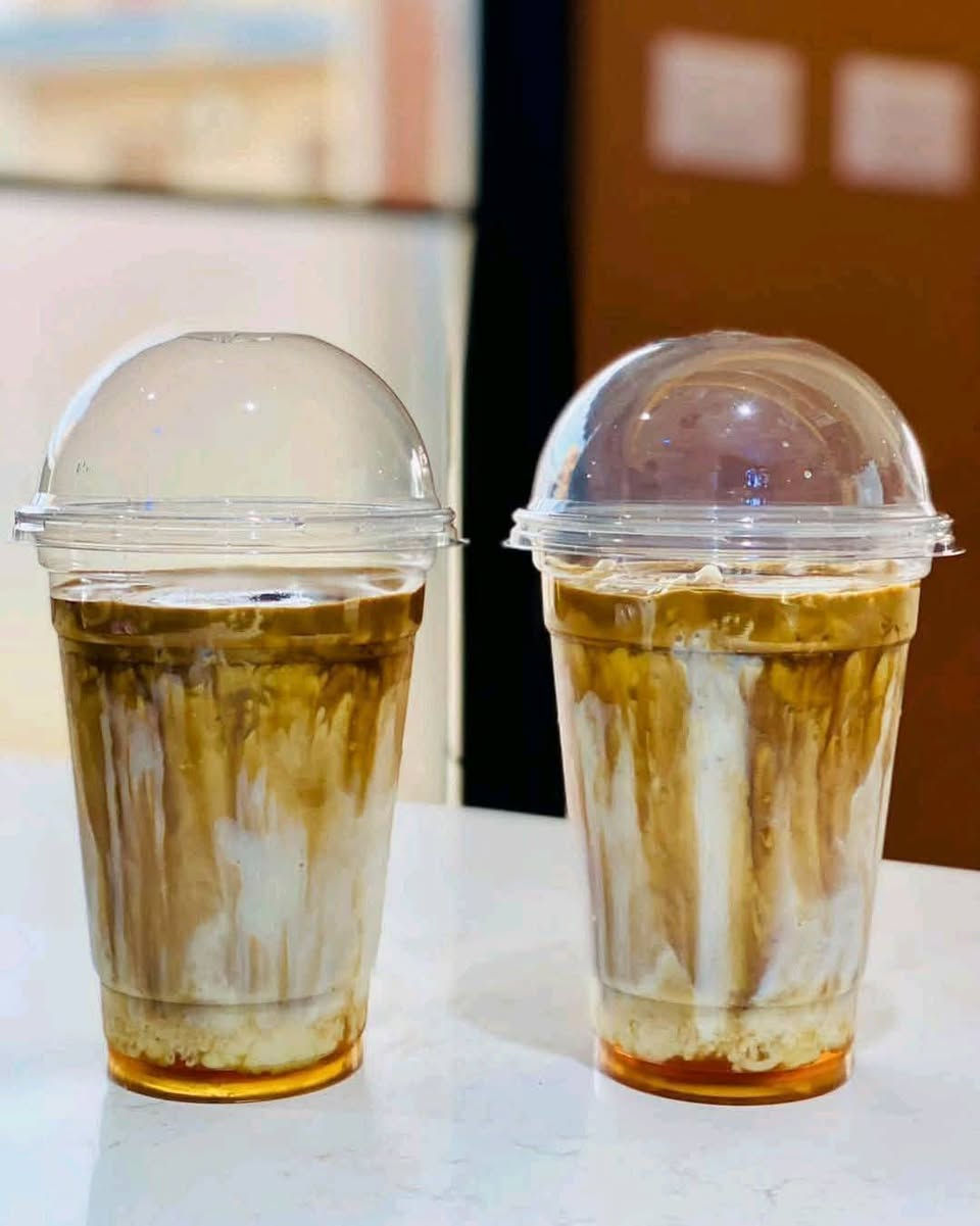 خلفة – بارستا محترف
متفرغ للعمل في بغداد
خبرة أكثر من 15 سنة في مجال المشروبات الحارة والباردة والمعجنات.

إعداد جميع أنواع العصائر الطبيعية، السموذي، الموهيتو، الميلك شيك، 

والمرطبات بأنواعها بما فيها الآيس بيري/الأزبري بجميع النكهات، إضافة إلى السوفت بعدة أنواع.

متخصص في إعداد جميع المشروبات الساخنة: جاي حامض، نسكافيه، كابتشينو، وكافة أنواع القهوة (سادة – وسط – حلوة)، القهوة الجكليتية، القهوة التركية، والقهوة العربية.

إجيد العمل على المعجنات الكريب والوافل.

ملاحظة:
لا أجيد استخدام جهاز الإسبريسو الاحترافي.

📩 للمراسلة واتساب أو الاتصال:
📞 ***********
